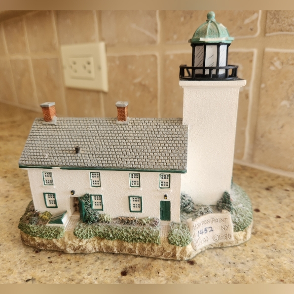 Harbour Lights Horton Point Lighthouse - Picture 2 of 8